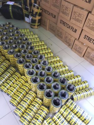 Cấu tạo của băng dính niêm phong gồm 2 lớp: lớp keo dính và lớp màng ghi chú thông tin