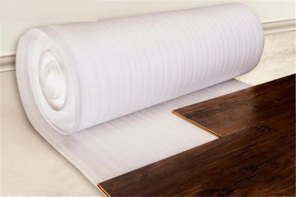 Màng xốp PE Foam được dùng để lót sàn nhà gỗ