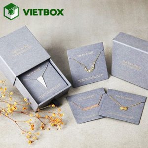 Quy trình in hộp đựng trang sức ép kim từ thiết kế đến in và gia công