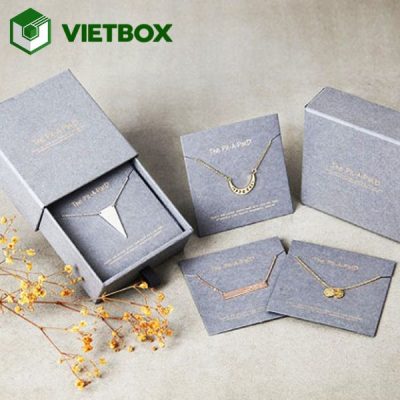 Quy trình in hộp đựng trang sức ép kim từ thiết kế đến in và gia công