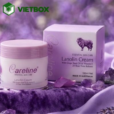 Giá in hộp kem dưỡng da cao cấp phụ thuộc vào kích thước, chất liệu, số lượng, kiểu dáng, kỹ thuật in và yêu cầu gia công