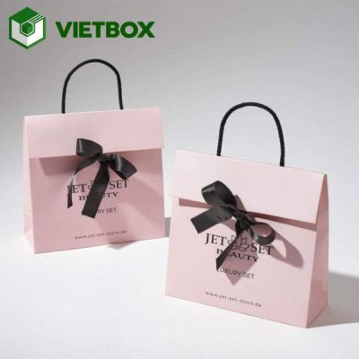In túi giấy đựng mỹ phẩm theo yêu cầu với đa dạng kích thước, chất liệu, kiểu quai và kỹ thuật gia công