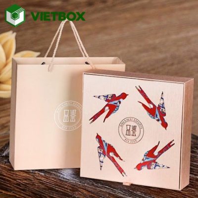 Quy trình in túi giấy đựng yến sào từ tiếp nhận yêu cầu, thiết kế, duyệt mẫu đến in, gia công, kiểm tra và đóng gói